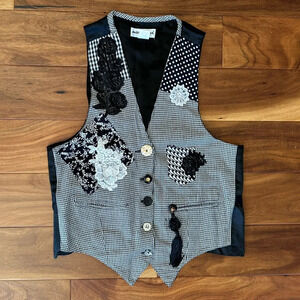 Intentions Vintage 90’s Black and White Vest One Size